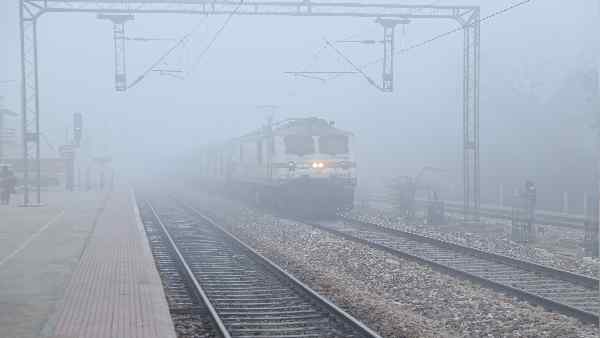 कोहरे के समय ट्रेन लेट होने की समस्या कम होगी
