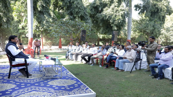 किसानों ने किया मंत्री का अभिनंदन किसानों ने किया मंत्री का अभिनंदन