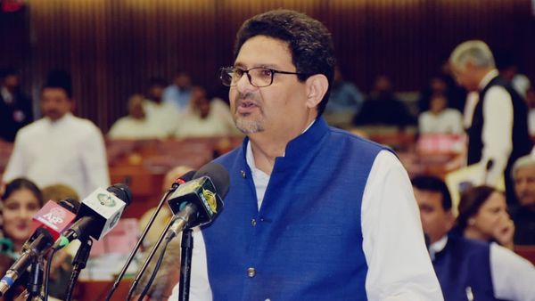 'डिफॉल्ट होने की दिशा में पाकिस्तान'