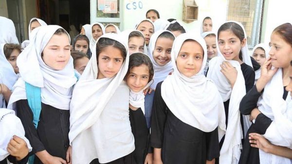 विश्वविद्यालय जाने पर लगी रोक विश्वविद्यालय जाने पर लगी रोक