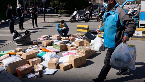 डॉक्टरों ने भी बढ़ाई अपनी फीस डॉक्टरों ने भी बढ़ाई अपनी फीस