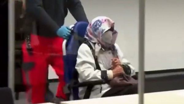 हिटलर के कैंप में टाइपिस्ट हिटलर के कैंप में टाइपिस्ट