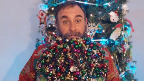 शख्स ने दाढ़ी में लटकाए 710 बाउबल्स