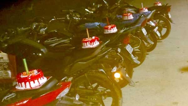 सात बाइकों पर सजाए थे केक, पुलिस ने किया चालान