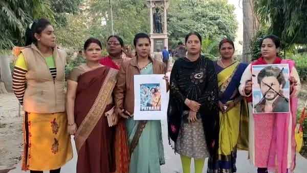 फिल्म को रिलीज न करने की उठी मांग