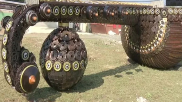 कबाड़ से कंचन रखी है थीम 