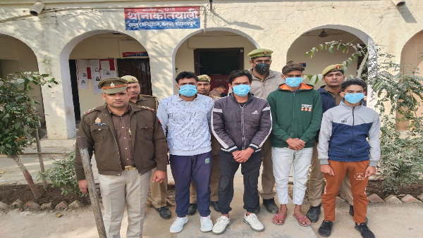 सोशल मीडिया पर वायरल वीडियो ने फैलाई 'दहशत' सोशल मीडिया पर वायरल वीडियो ने फैलाई 'दहशत'