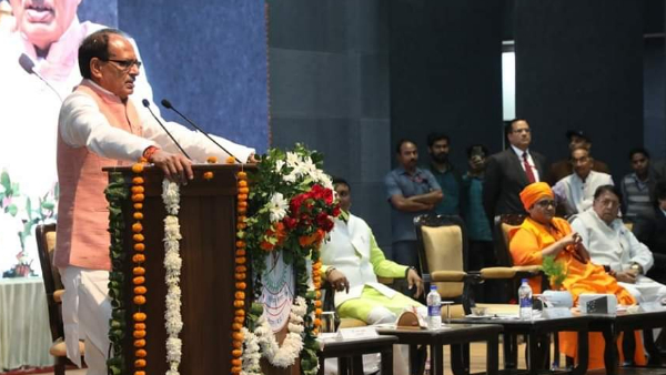 प्रतिभा मानने का काम करती है अंग्रेजी