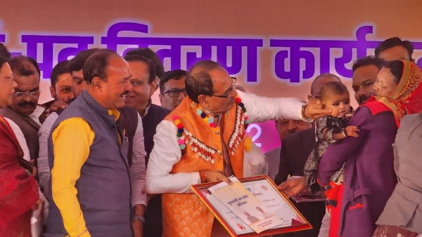 जनता के कल्याण के लिए खजाने में कोई कमी नहीं : CM Shivraj जनता के कल्याण के लिए खजाने में कोई कमी नहीं : CM Shivraj