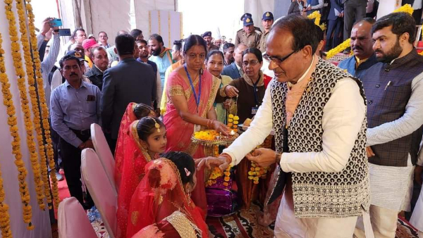 जिन लाड़ली बेटियों को मैंने गोद में खिलाया था, वह अब कॉलेज जा रहीं : CM शिवराज जिन लाड़ली बेटियों को मैंने गोद में खिलाया था, वह अब कॉलेज जा रहीं : CM शिवराज