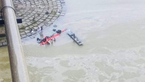 नर्मदा नदी में गिरी थी बस