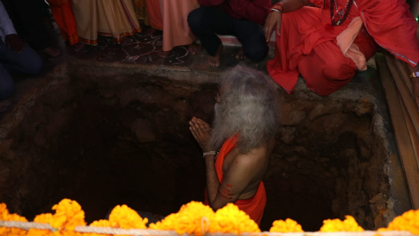 महाराज ने कब ली थी जिंदा भूमिगत समाधि