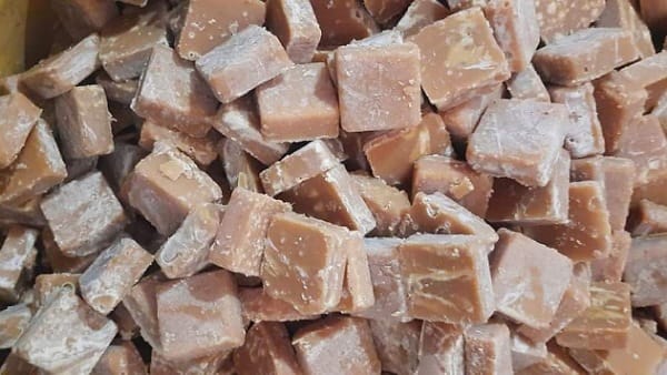 गुड़ की बर्फी के कई फ्लेवर बनाने में सफल हुए