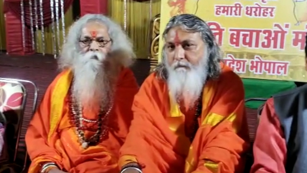 फिल्म पठान में हमारे भगवा रंग का अपमान फिल्म पठान में हमारे भगवा रंग का अपमान