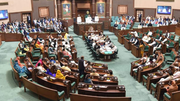 कमलनाथ नहीं पर हम मौजूद है सदन में