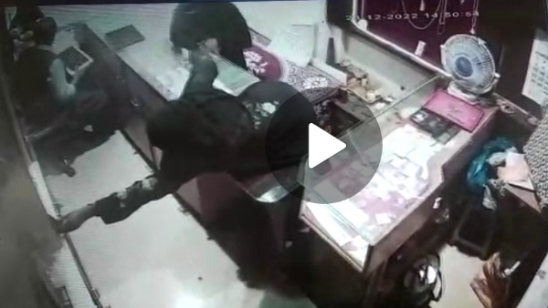 घटना CCTV कैमरे में कैद हुई