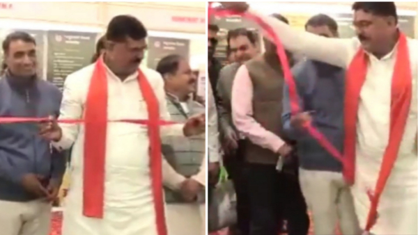 उद्घाटन के दौरान मंत्री कमल पटेल ने काटा रिबन