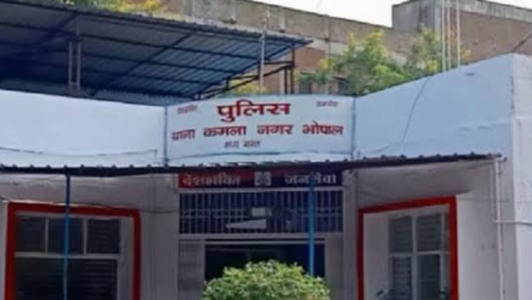 नौकर के दोस्तों पर संदेह