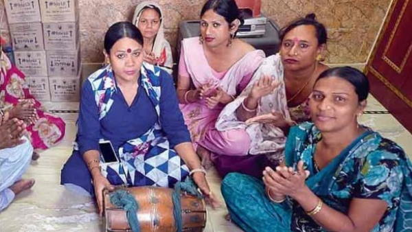 15 साल की उम्र में ट्रांसजेंडर समुदाय के गुरु ने लिया गोद