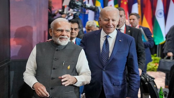 'विपक्षी पार्टियां जानबूझकर PM मोदी के कपड़ों पर कमेंट करते हैं...' 'विपक्षी पार्टियां जानबूझकर PM मोदी के कपड़ों पर कमेंट करते हैं...'