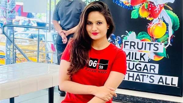 कौन है YouTuber Namra Qadir?