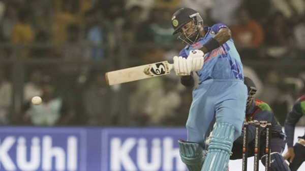 दोनों टीमों में शामिल हैं ये खिलाड़ी दोनों टीमों में शामिल हैं ये खिलाड़ी