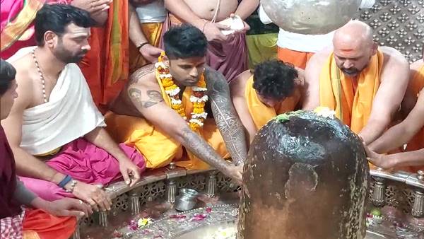 इंदौर मैच से पहले महाकाल की शरण में खिलाड़ी