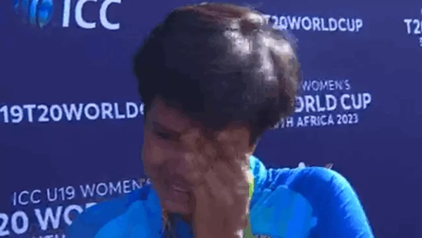 जीत के बाद खूब रोई शेफाली वर्मा जीत के बाद खूब रोई शेफाली वर्मा