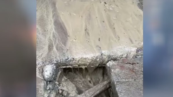जगह-जगह दरारें बढ़ने से लोगों में डर