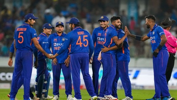 सुनील गावस्कर ने कहा- यह क्रिकेट नहीं है... सुनील गावस्कर ने कहा- यह क्रिकेट नहीं है...