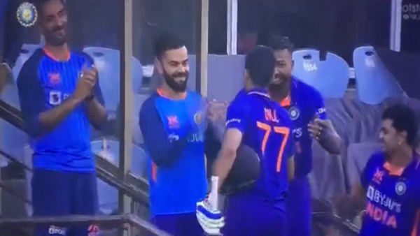 ड्रेसिंग रूम में खिलाड़ियों ने किया वेलकम ड्रेसिंग रूम में खिलाड़ियों ने किया वेलकम
