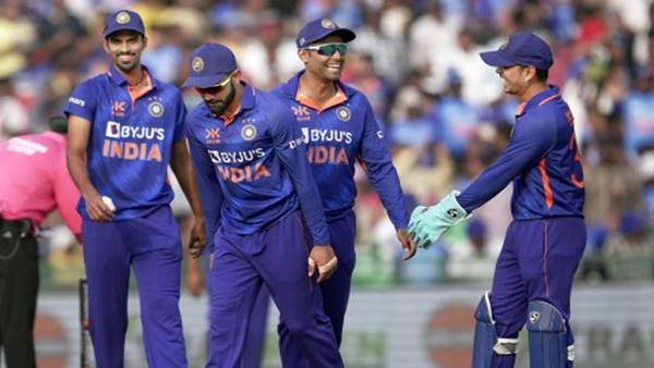 दोनों टीमों में शामिल थे ये खिलाड़ी