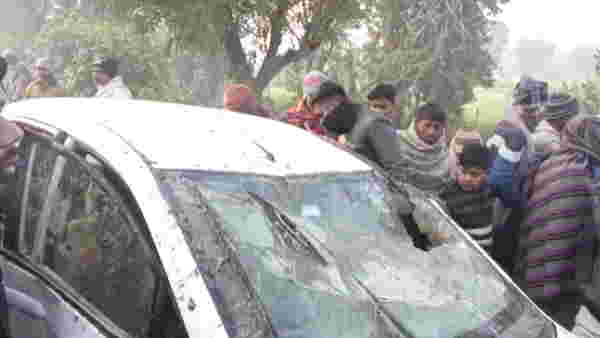 Hapur uncontrolled car fell into a pond 4 died on the spot while returning from Ghaziabad