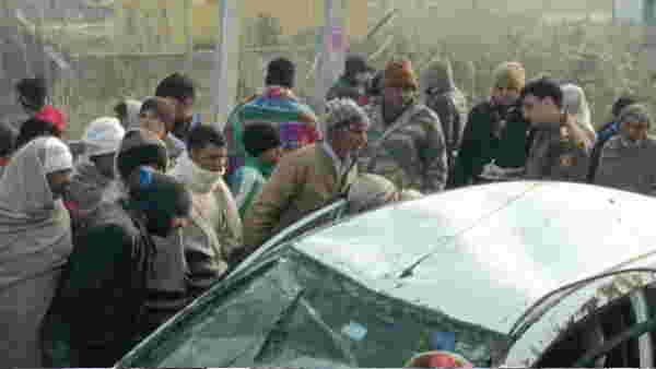 Hapur uncontrolled car fell into a pond 4 died on the spot while returning from Ghaziabad