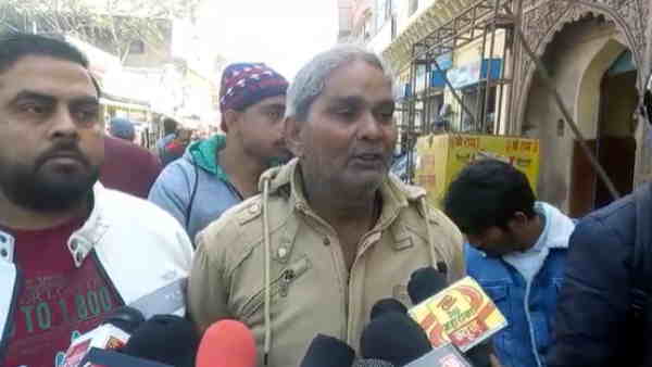Agra building collapse minister arrived to give a check of two lakh rupees said inappropriate words Agra building collapse minister arrived to give a check of two lakh rupees said inappropriate words