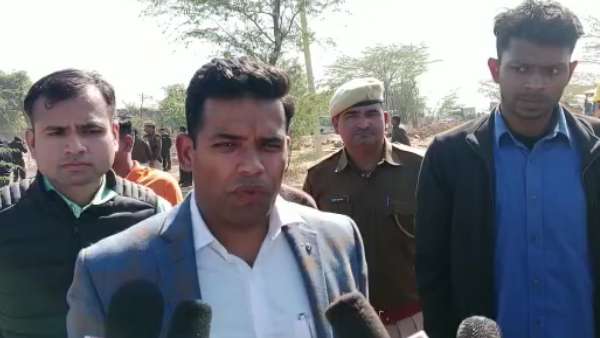 भरतपुर पुलिस व प्रशासन की टीम मौके पर