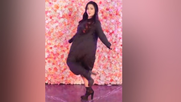 अमृता फडणवीस ने खुद शेयर किया है ये वीडियो अमृता फडणवीस ने खुद शेयर किया है ये वीडियो