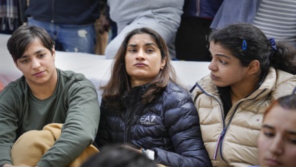 'वह अपना कमरा खुला रखते थे ताकि जूनियर लड़कियां...' 'वह अपना कमरा खुला रखते थे ताकि जूनियर लड़कियां...'