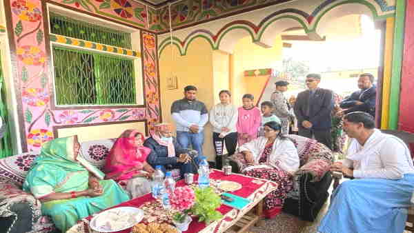 Mirzapur Anupriya Patel meets MLA Rahul Prakash Kol suffering from cancer could not stop her tears