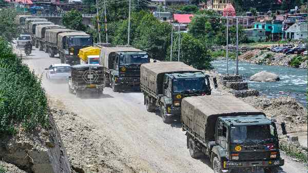 दुर्गम इलाकों के लिए 300 वाहन खरीदेगी सेना-रिपोर्ट