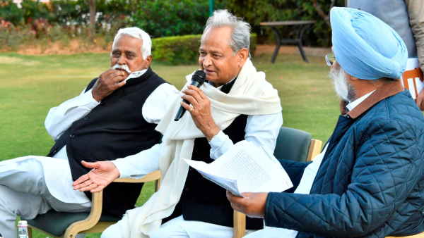 सीएम गहलोत ने साधा निशाना