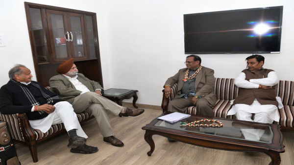 चार साल से बजट के वक्त भागती है बीजेपी