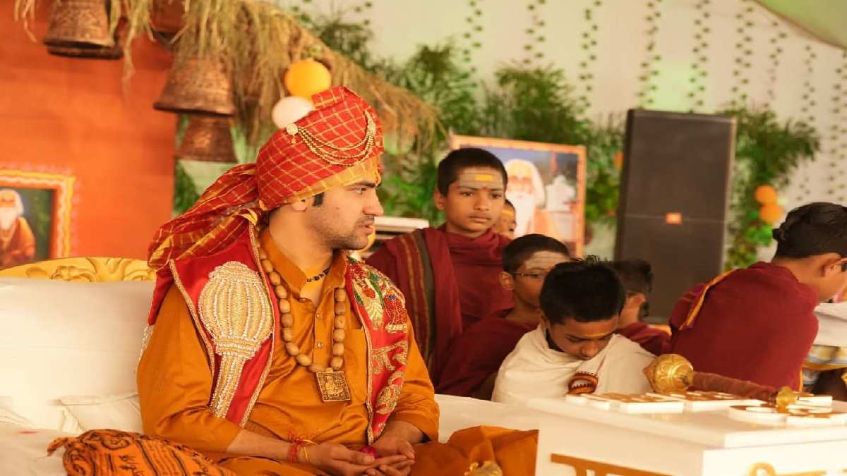 बागेश्वरधाम के महंत धीरेंद्र कृष्ण शास्त्री