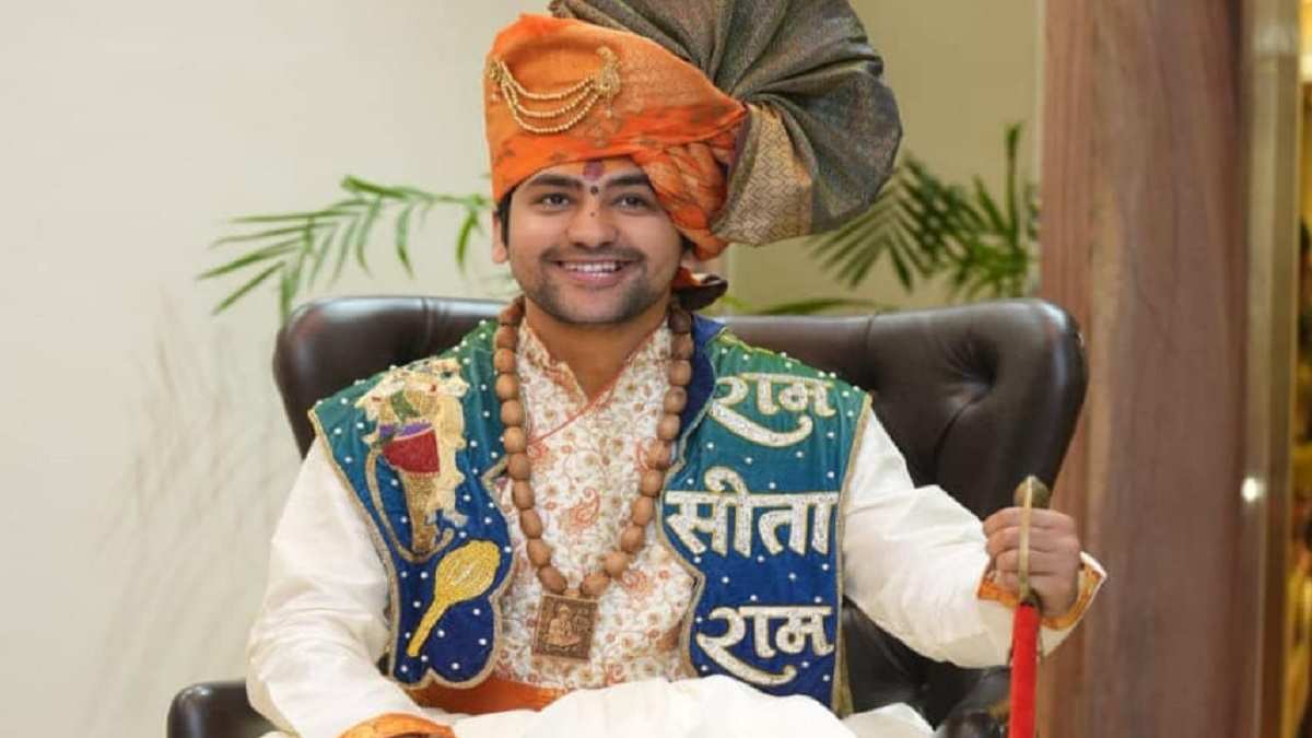 	Chhatarpur: संत, महात्माओं, संन्यासियों का अनोखा क्रिकेट मैच, बल्ले ने बरसाए चौके-छक्के MP: साधु-संन्यासियों का क्रिकेट मैच, खूब चौके-छक्के लगाए 