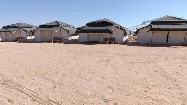 टेंट सिटी नजर आ रही 