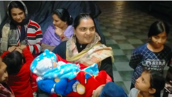 बच्ची इतनी सुंदर कि देखने ठहर जाती है आंखे 