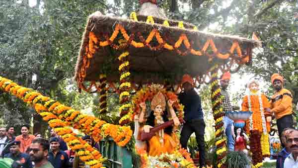 नुक्कड़ नाटक और झांकियों ने मोहा मन नुक्कड़ नाटक और झांकियों ने मोहा मन