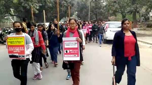 विश्वनाथ मंदिर के मुख्य द्वार तक निकला गया मार्च