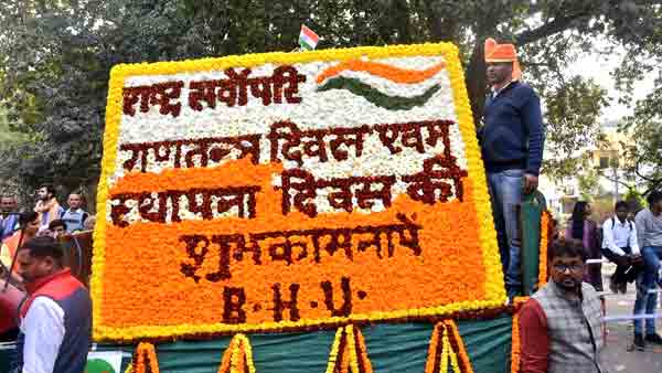 मर्यादा को ताक पर रखकर किए डांस मर्यादा को ताक पर रखकर किए डांस