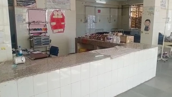 नर्सिंग स्टाफ की हड़ताल